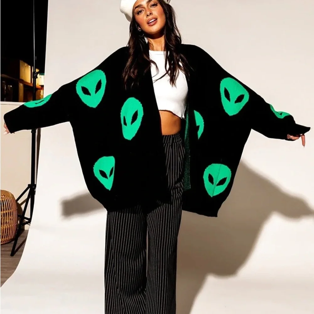Dressed in Lala LALA ORIGINAL
Too Cool For You Oversized Alien
Cardigan in Black - Picture 1 of 2